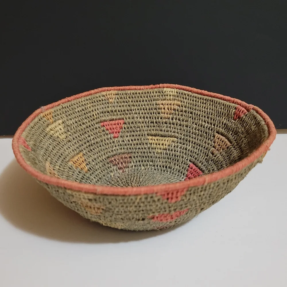 Vintage Handmade African Sisal Basket Swaziland South Africa